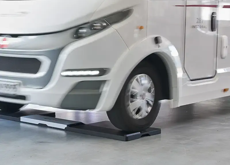 Mit dem DFT-Messsystem wird das Verhalten des Gesamtfahrwerks sauber nach Einzelrad analysiert. 